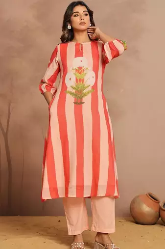 Women Printed Regular Kurta with Trousers