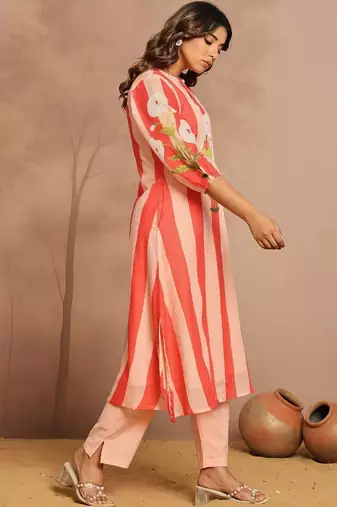 Women Printed Regular Kurta with Trousers