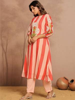 Women Printed Regular Kurta with Trousers 3
