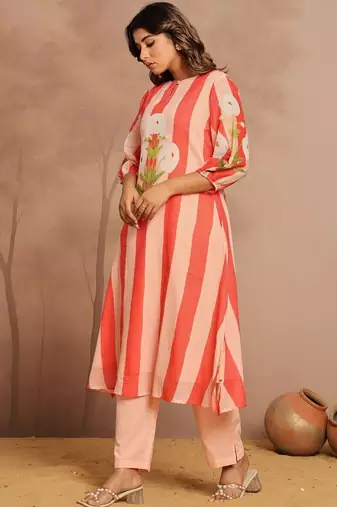 Women Printed Regular Kurta with Trousers