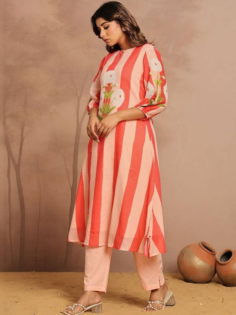 Women Printed Regular Kurta with Trousers