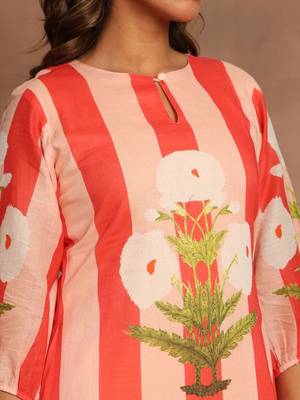 Women Printed Regular Kurta with Trousers 4