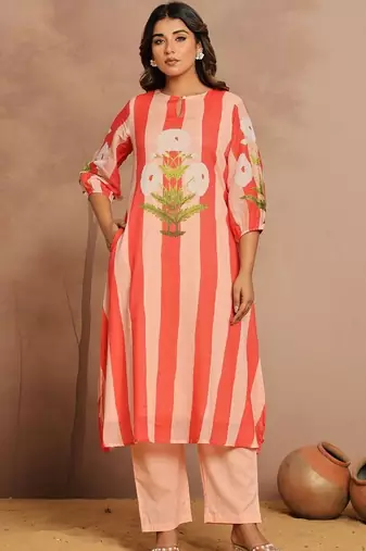 Women Printed Regular Kurta with Trousers