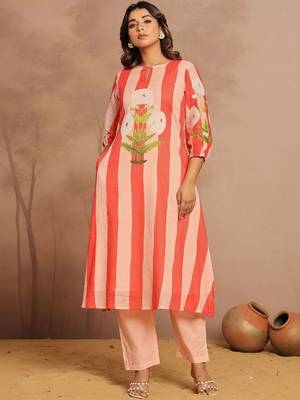 Women Printed Regular Kurta with Trousers 6