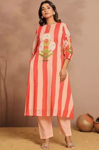 Women Printed Regular Kurta with Trousers