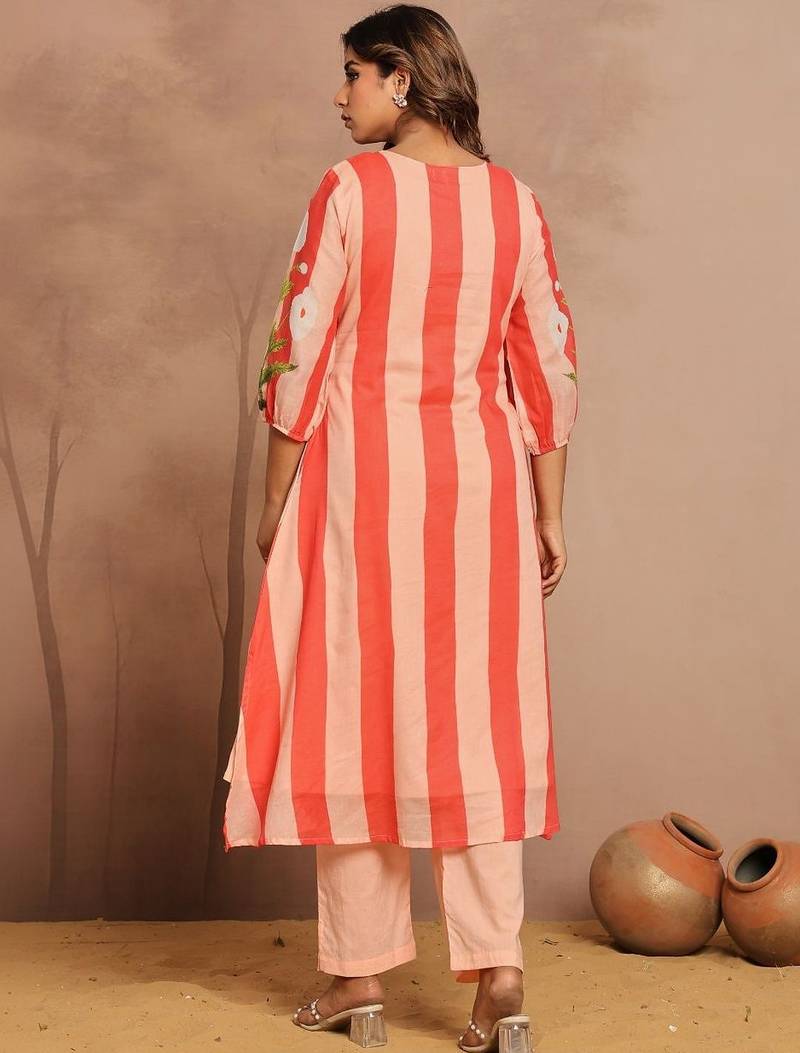 Women Printed Regular Kurta with Trousers