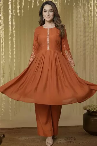 Women Floral Embroidered Tiered Thread Work Kurta with Palazzos