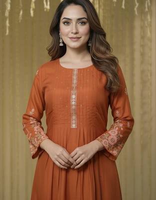 Women Floral Embroidered Tiered Thread Work Kurta with Palazzos 3