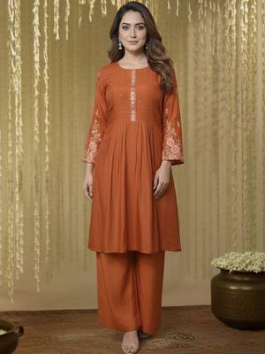 Women Floral Embroidered Tiered Thread Work Kurta with Palazzos 4