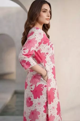 Women Floral Printed Regular Kurta with Trousers