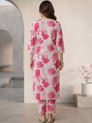 Women Floral Printed Regular Kurta with Trousers 6