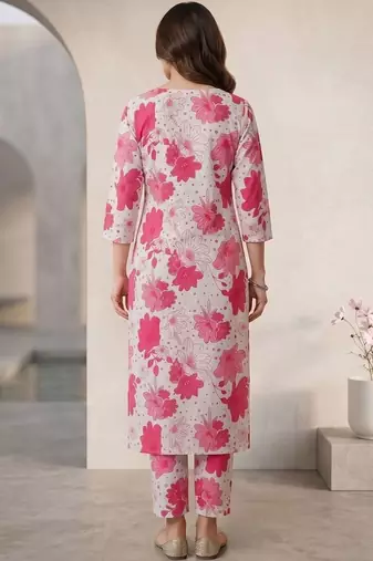 Women Floral Printed Regular Kurta with Trousers