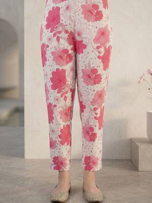 Women Floral Printed Regular Kurta with Trousers 7