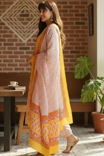 Ethnic Motifs Printed Round Neck Straight Kurta With Pyjamas & Dupatta