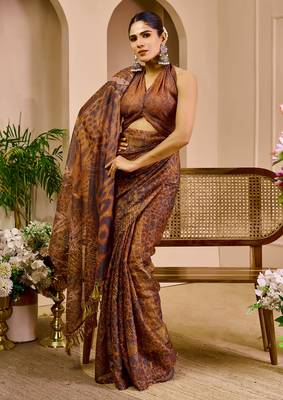 Brown shimmer printed zari saree with unstitched blouse piece. 4