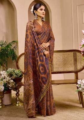 Brown shimmer printed zari saree with unstitched blouse piece. 5