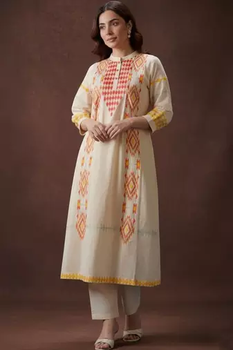 Women Printed Regular Kurta with Trousers
