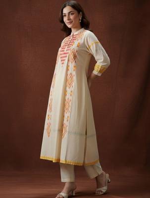 Women Printed Regular Kurta with Trousers 2