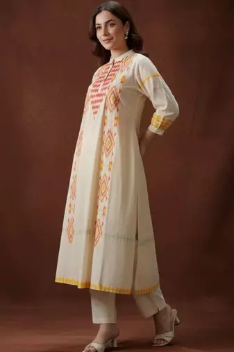 Women Printed Regular Kurta with Trousers