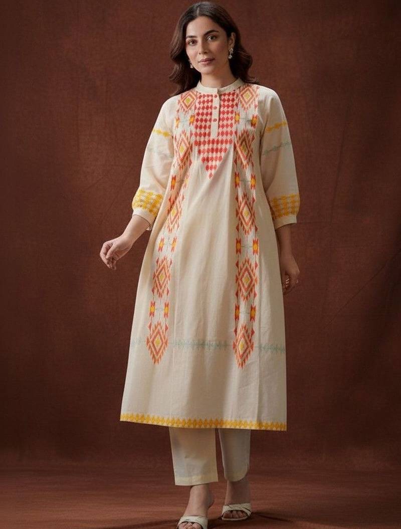 Women Printed Regular Kurta with Trousers