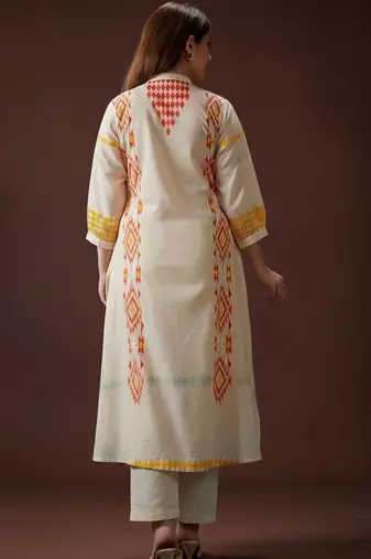 Women Printed Regular Kurta with Trousers