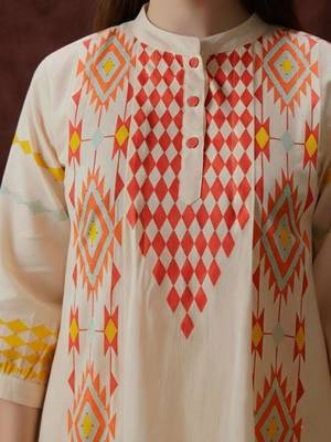 Women Printed Regular Kurta with Trousers 6