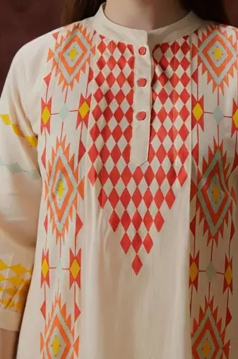 Women Printed Regular Kurta with Trousers