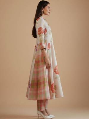 Women Floral Printed Regular  Cotton Kurta with Trousers 2