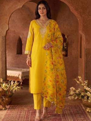 Women Floral Embroidered Regular Kurta with Trousers & With Dupatta 1
