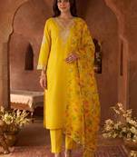 Women Floral Embroidered Regular Kurta with Trousers & With Dupatta