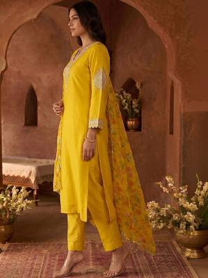 Women Floral Embroidered Regular Kurta with Trousers & With Dupatta 2