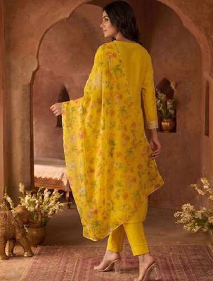 Women Floral Embroidered Regular Kurta with Trousers & With Dupatta 3