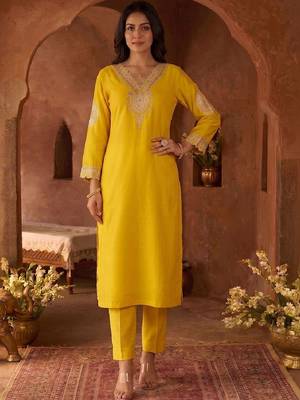 Women Floral Embroidered Regular Kurta with Trousers & With Dupatta 7