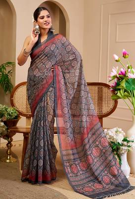 Grey shimmer printed zari saree with unstitched blouse piece. 1