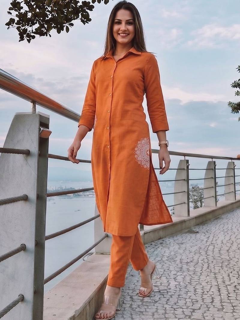 Women Ethnic Motifs Regular Thread Work Kurta with Trousers