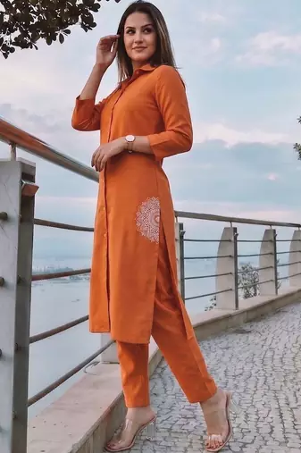 Women Ethnic Motifs Regular Thread Work Kurta with Trousers