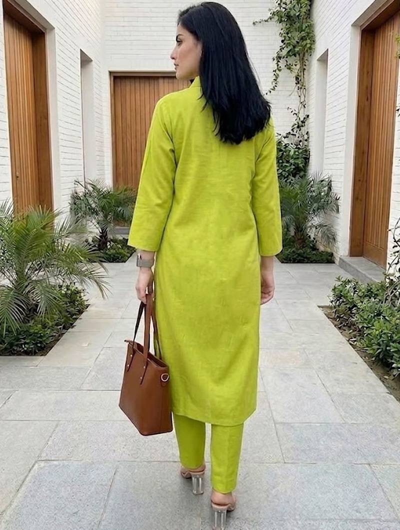 Women Regular Kurta with Trousers