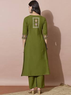 Women Ethnic Motifs Embroidered Regular Thread Work Kurta with Palazzos 5