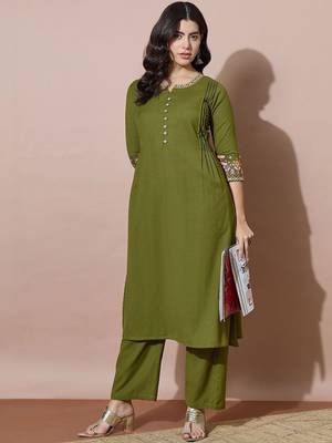 Women Ethnic Motifs Embroidered Regular Thread Work Kurta with Palazzos 6
