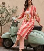 Women Floral Printed Regular Kurta with Trousers