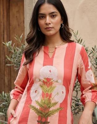Women Floral Printed Regular Kurta with Trousers 4