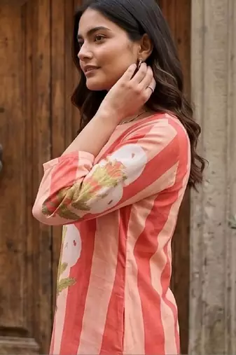Women Floral Printed Regular Kurta with Trousers