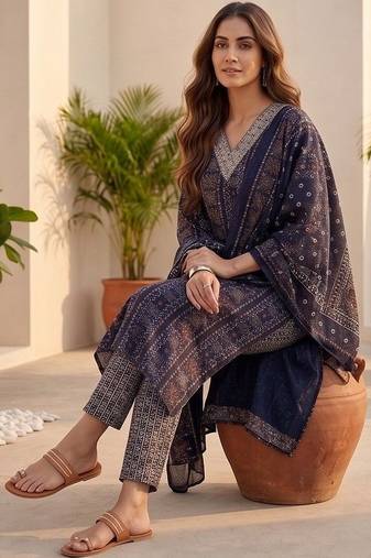 Women Ethnic Motifs Printed Regular Thread Work Kurta with Trousers & With Dupatta