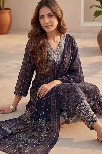 Women Ethnic Motifs Printed Regular Thread Work Kurta with Trousers & With Dupatta