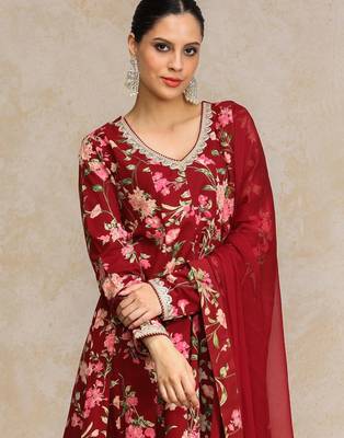 Women Floral Printed Regular Beads and Stones  Cotton Kurta with Trousers & With Dupatta 1