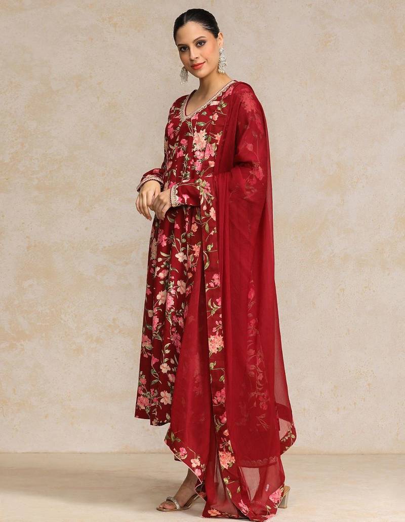 Women Floral Printed Regular Beads and Stones  Cotton Kurta with Trousers & With Dupatta