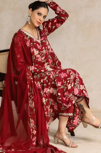 Women Floral Printed Regular Beads and Stones Pure Cotton Kurta with Trousers & With Dupatta