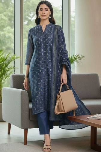 Women Floral Printed Regular Chanderi Silk Kurta with Trousers & With Dupatta
