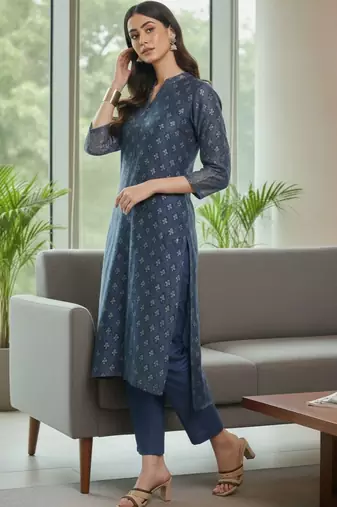 Women Floral Printed Regular Chanderi Silk Kurta with Trousers & With Dupatta