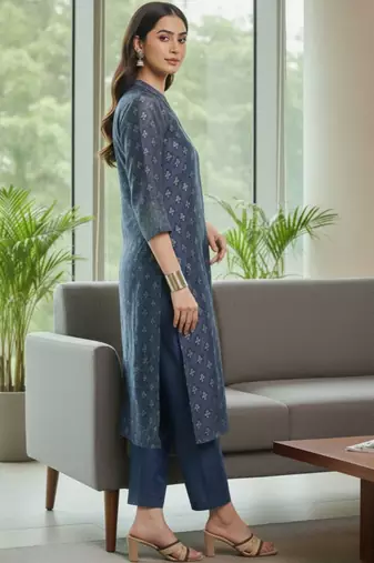 Women Floral Printed Regular Chanderi Silk Kurta with Trousers & With Dupatta
